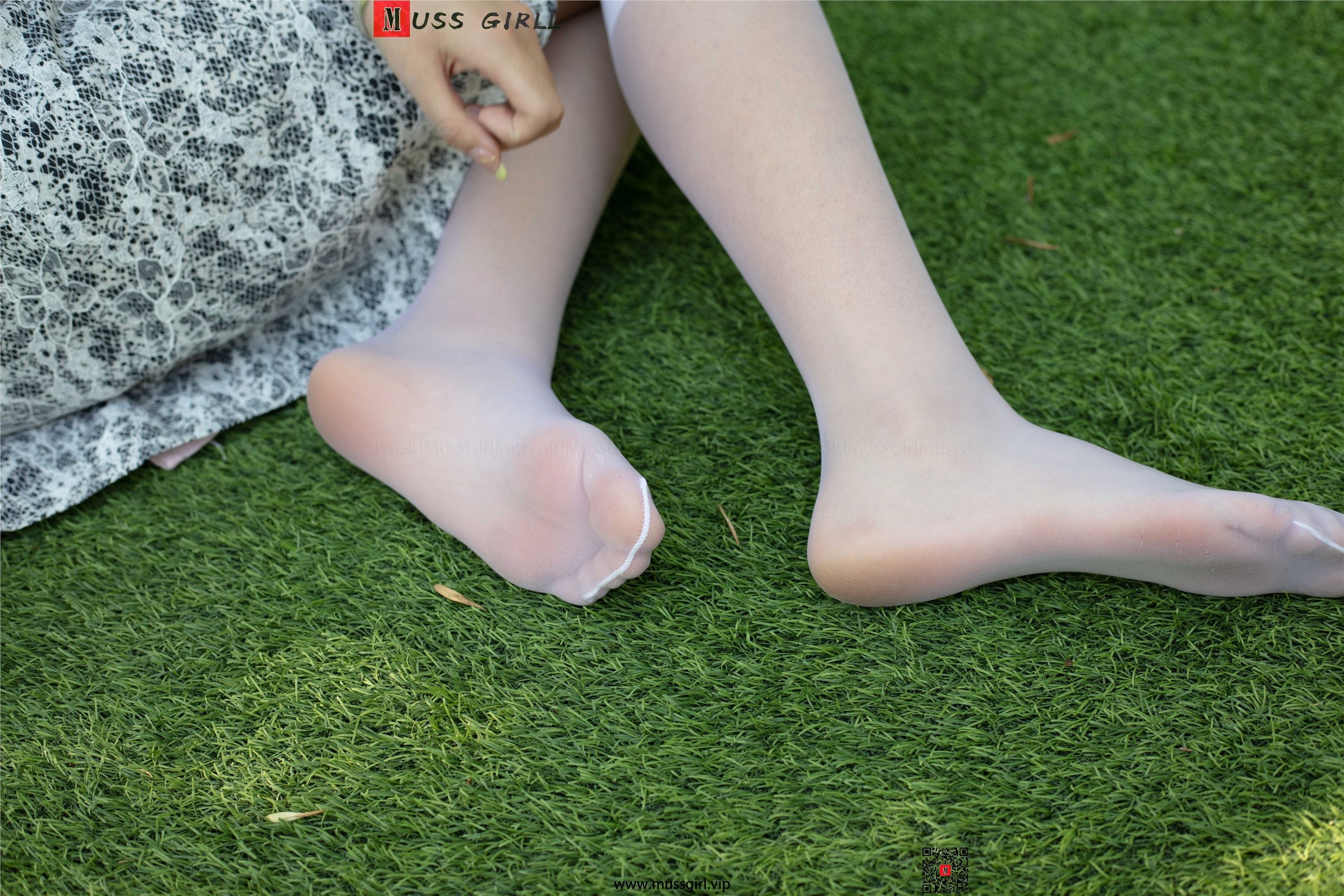 MussGirl慕丝女郎  NO.209 公园碎花裙过膝白丝